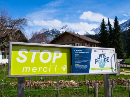 Banc stop panneau-1540x1155