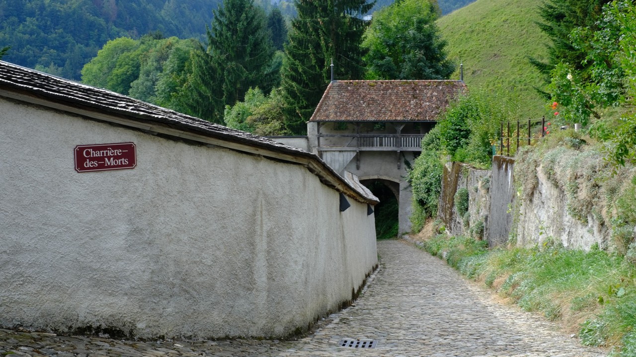 Gruyères-Neirivue_Charrière aux Morts-2048x1151