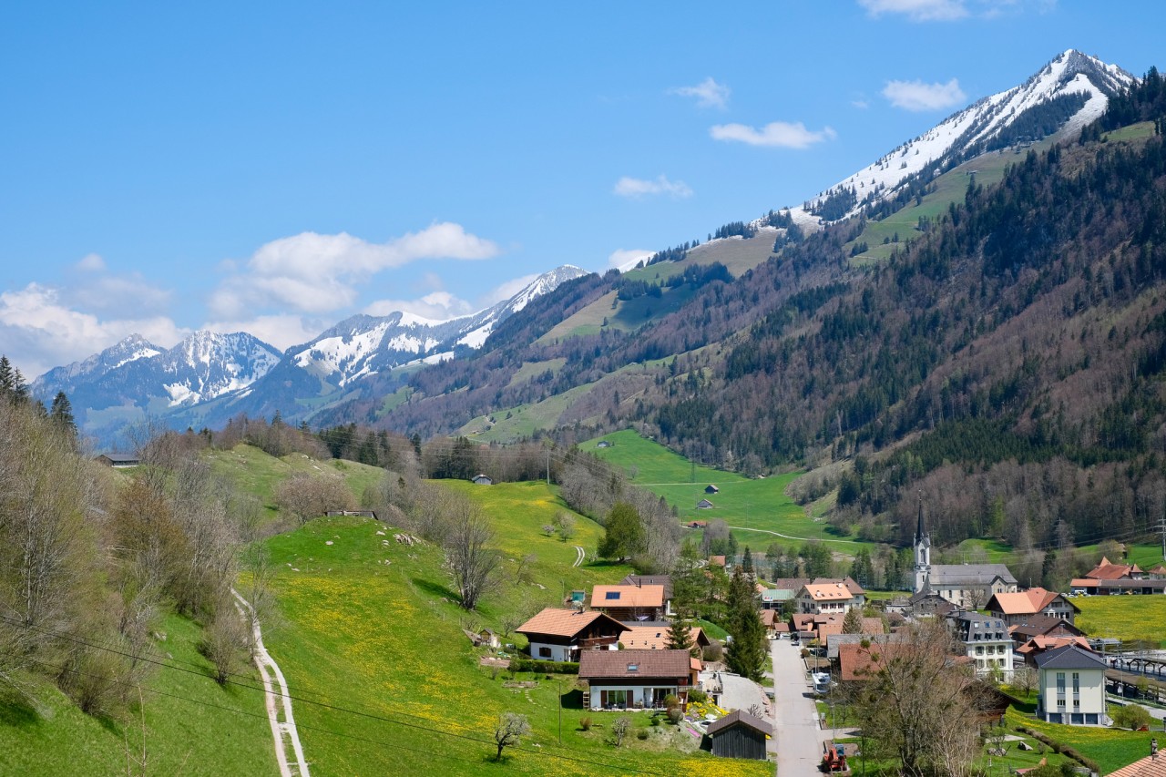 Allières-Montbovon village